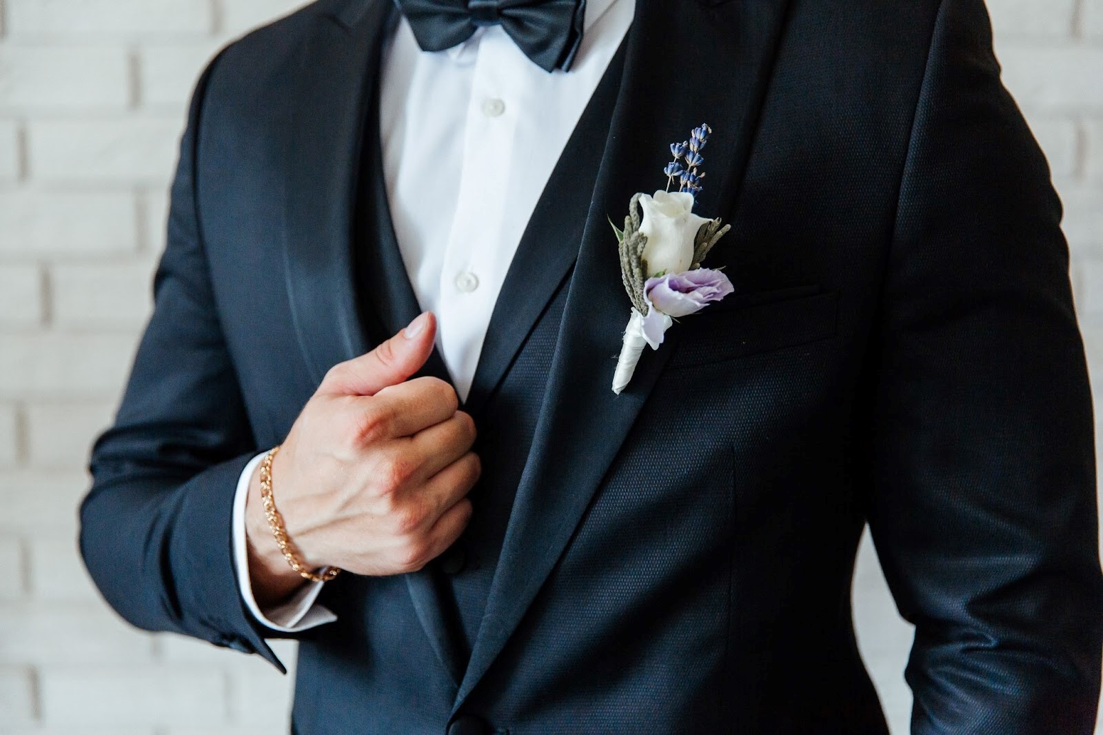 Groom's suit with boutonniere and bow tie - Go For Desi